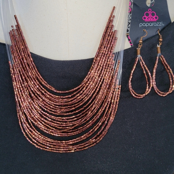 Bundle of NWT Paparazzi necklaces. - Picture 9 of 9